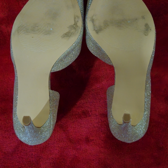 Betsey Johnson Prince D'Orsay Gold Glitter Bow Pumps - Size 7 - Picture 4 of 8